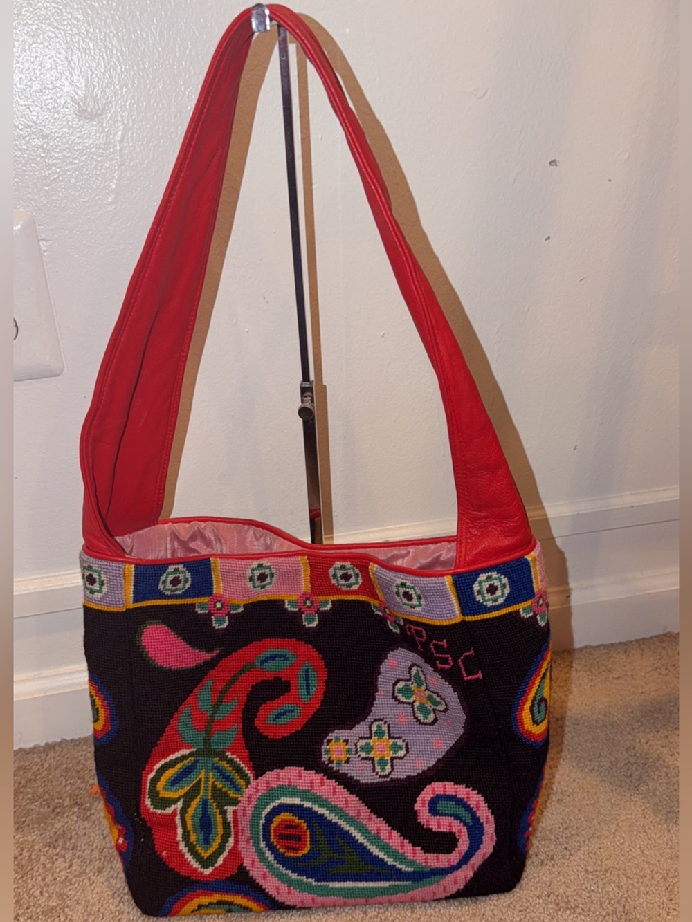 Red-Handle Black Paisley Embroidered Shoulder Bag